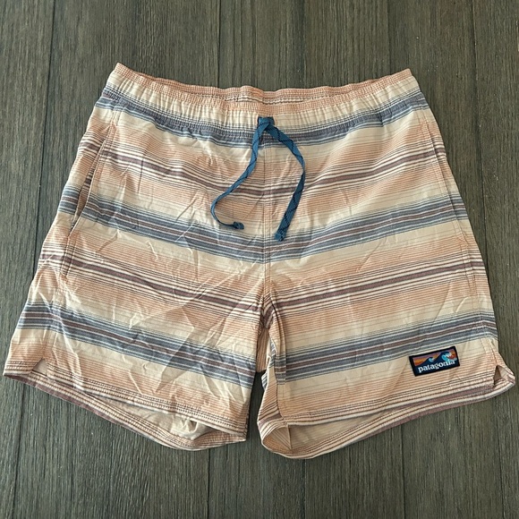 Patagonia Men's Wave Farer Volley Shorts. 5.5 inch inseam. - Picture 2 of 6